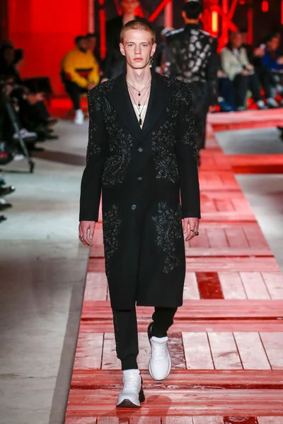 Look 39
